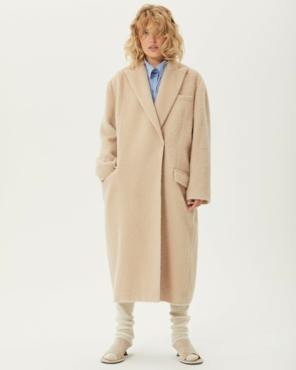 Свадьба в холодную погоду: пальто, тренчкоты и