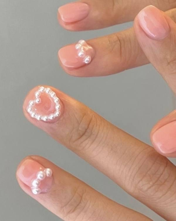 Какой маникюр делать на Новый год 2023