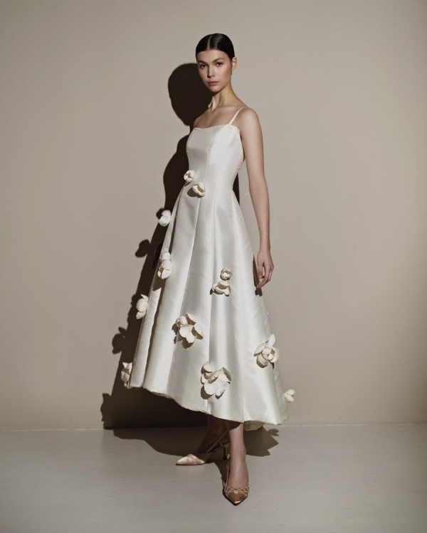 Подборка недели: лаконичные свадебные платья от российских