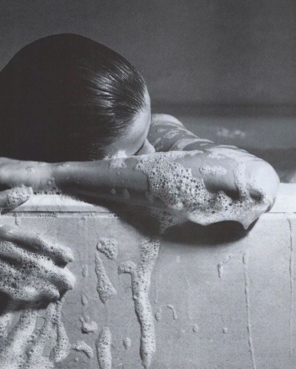 Бьюти-гороскоп на декабрь: когда делать стрижки, окрашивание,