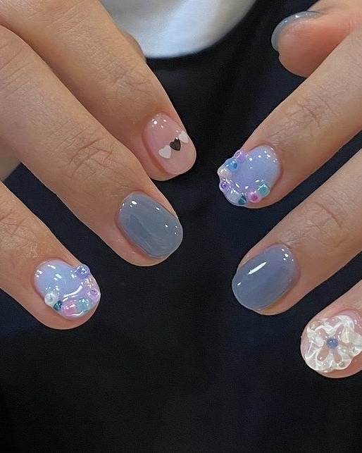 Какой маникюр делать на Новый год 2023