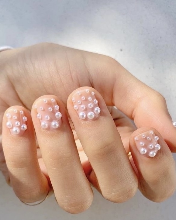 Какой маникюр делать на Новый год 2023