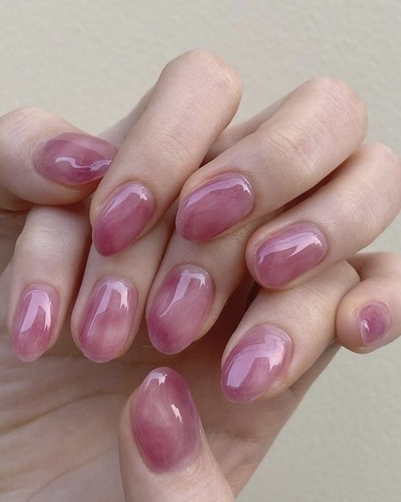 Какой маникюр делать на Новый год 2023