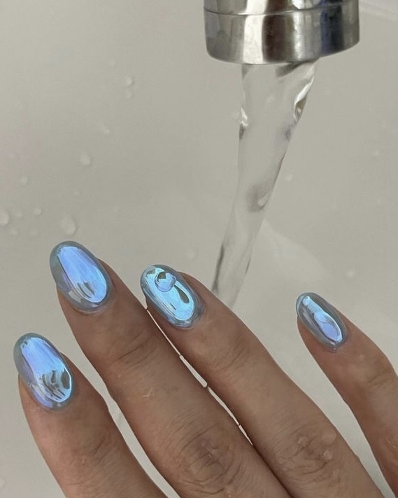 Какой маникюр делать на Новый год 2023