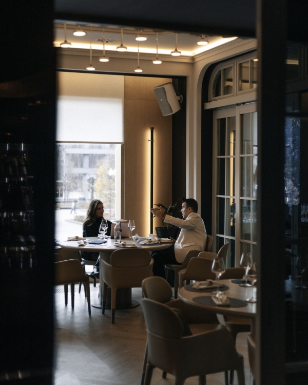 Александр Слесарев о миссии ведущего, камерных свадьбах