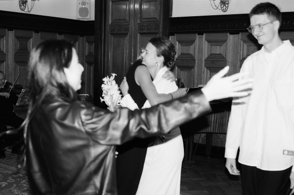 Трогательная любовь и много смеха в черно-белой