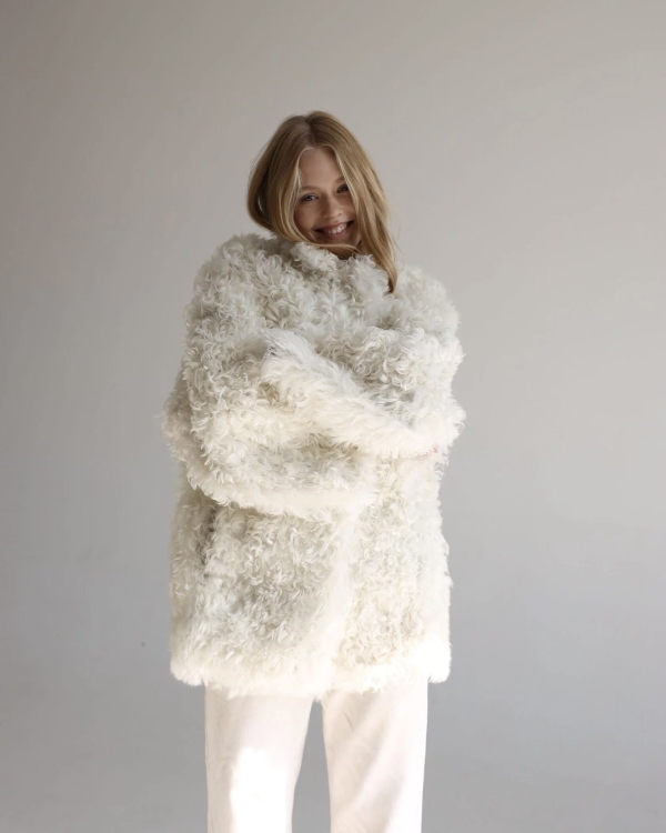 Стильная верхняя одежда для невест существует? Да,