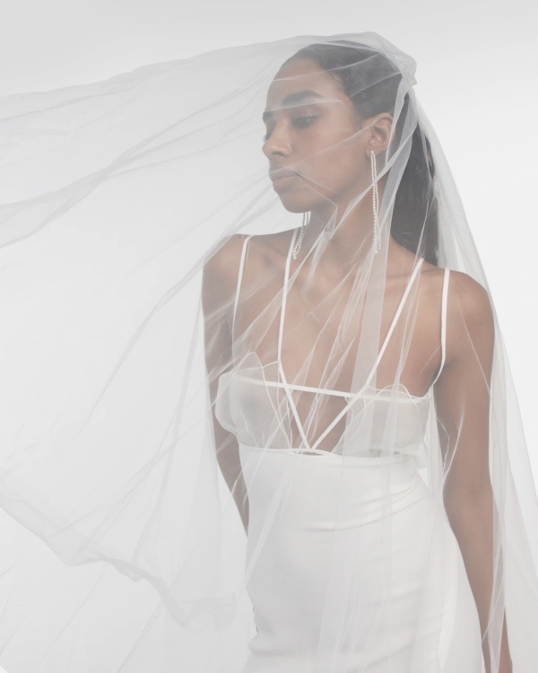 Готовь сани летом, а свадебный образ на