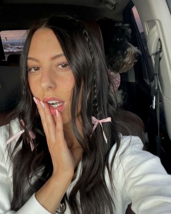 Банты в волосах — милый свадебный тренд,