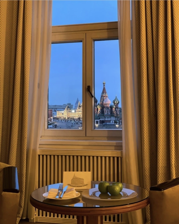 Благотворительная барахолка, испанские художники в Пушкинском и