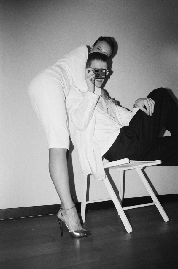 Трогательная любовь и много смеха в черно-белой