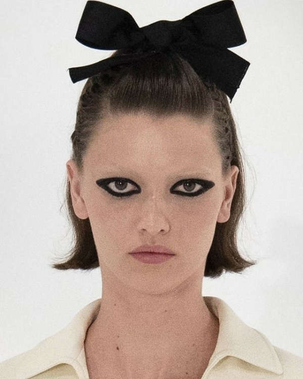 Банты в волосах — милый свадебный тренд,