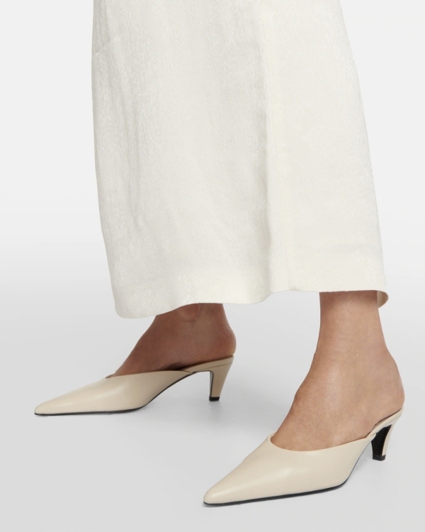 Удобные туфли на каблуке для невест: миф