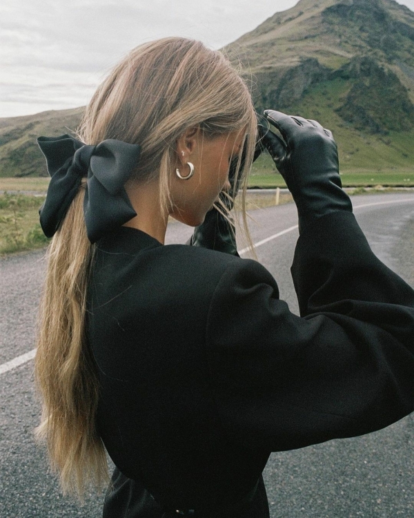 Банты в волосах — милый свадебный тренд,