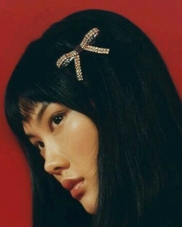 Банты в волосах — милый свадебный тренд,