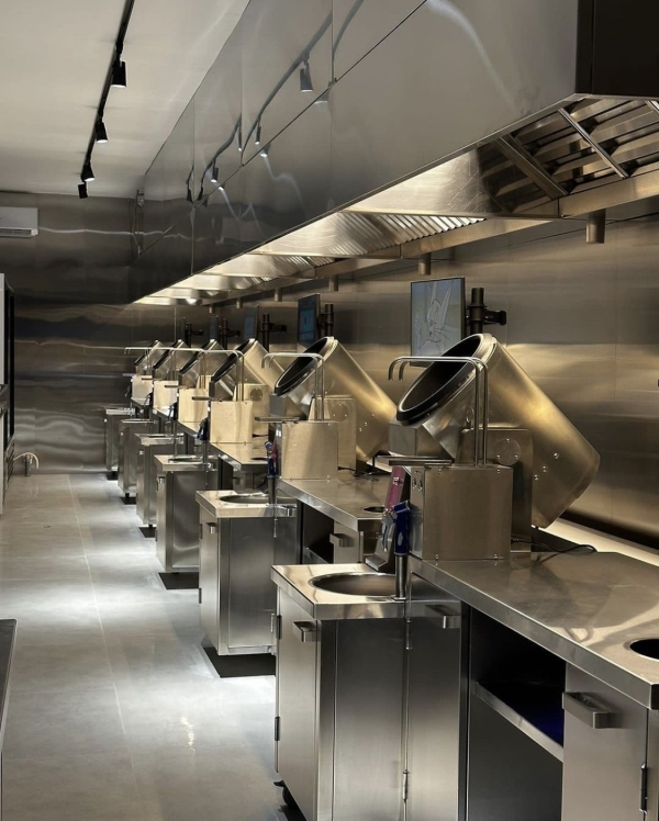 Благотворительная барахолка, испанские художники в Пушкинском и