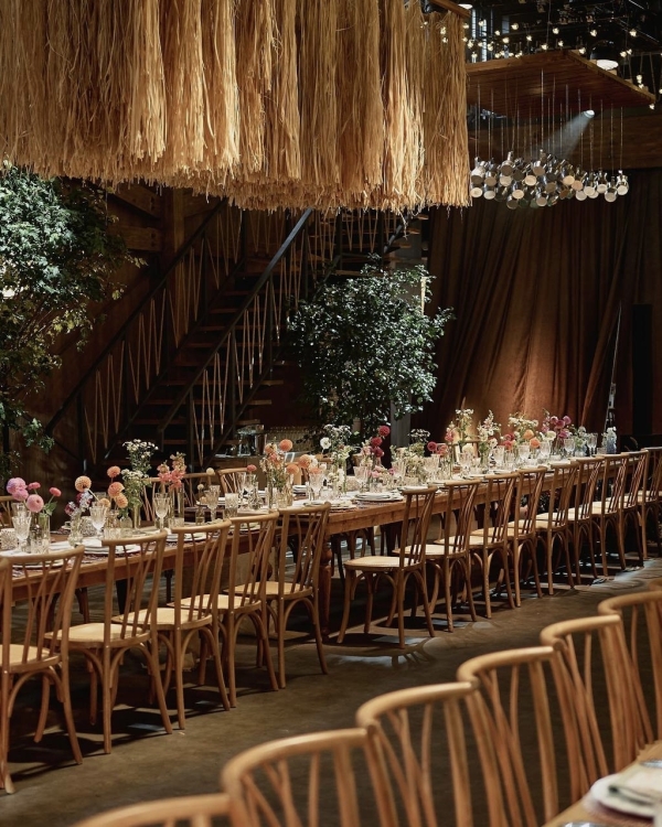 Современный рустик, ужин в амбаре и все