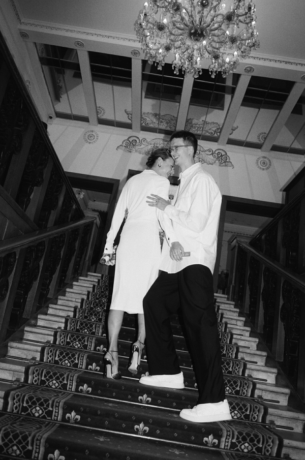 Трогательная любовь и много смеха в черно-белой