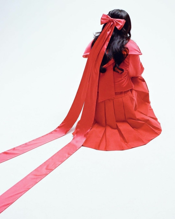 Банты в волосах — милый свадебный тренд,