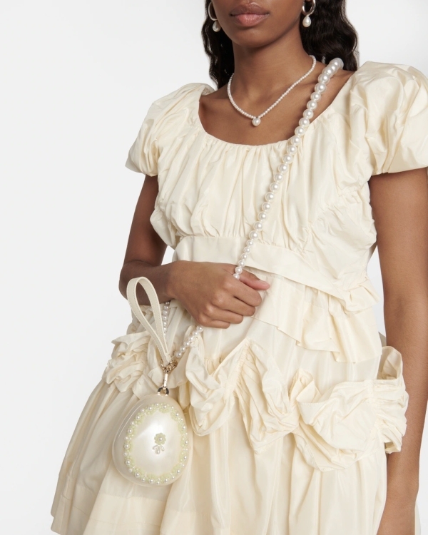 Готовь сани летом, а свадебный образ на