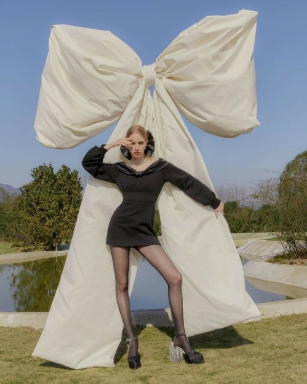 Банты в волосах — милый свадебный тренд,