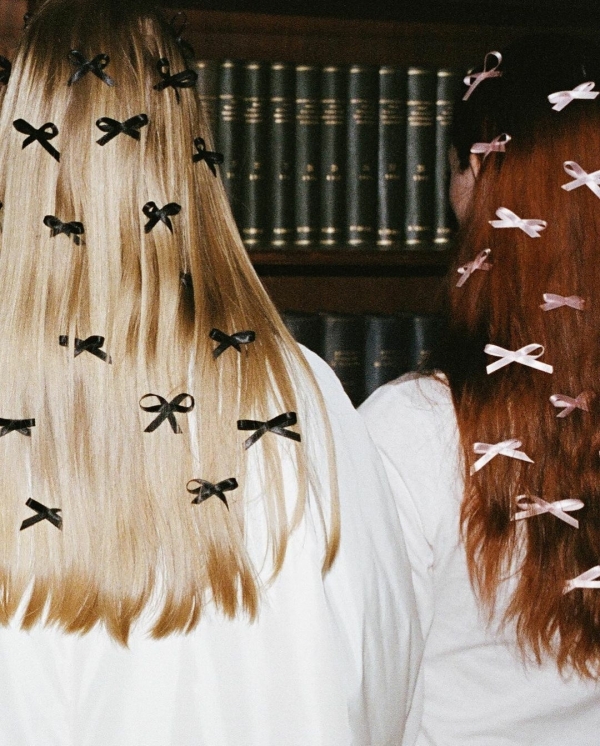 Банты в волосах — милый свадебный тренд,