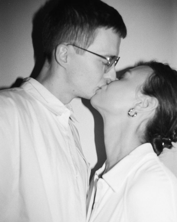 Трогательная любовь и много смеха в черно-белой