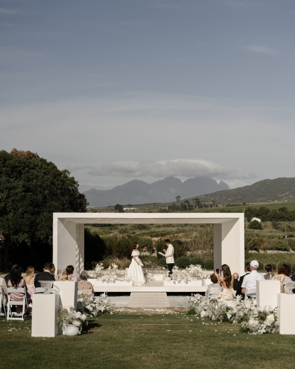 Хочу выездную свадьбу за границей. Реально ли