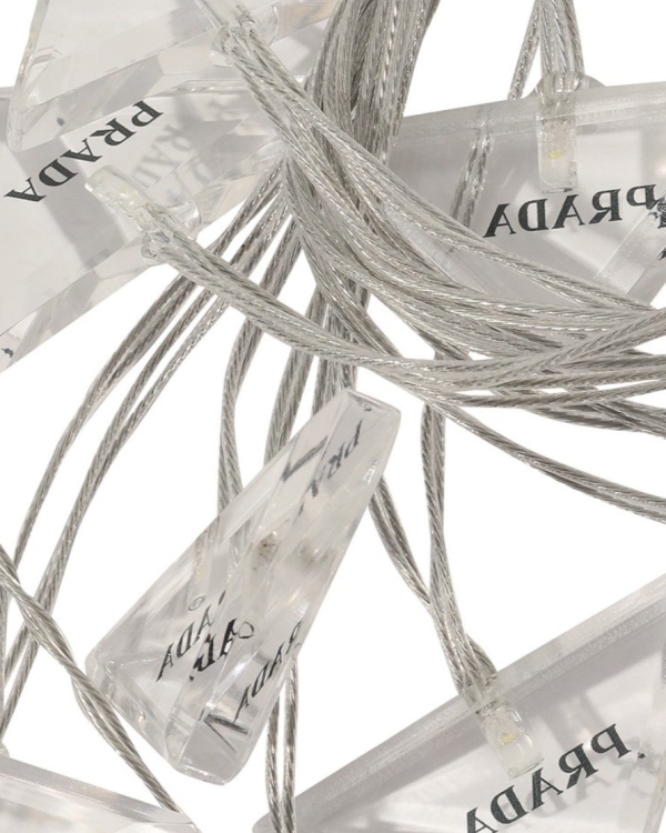 Как украсить елку на Новый год 2025?