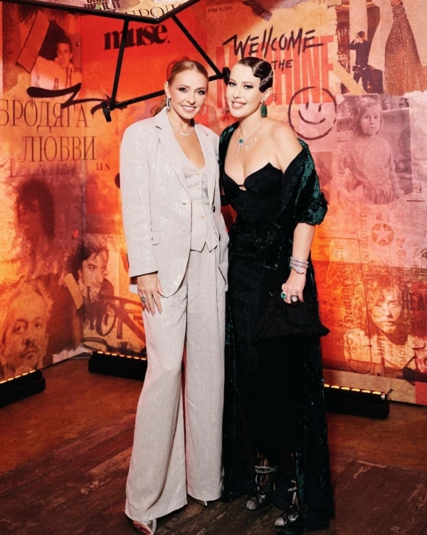 Внутри вечеринки по случаю дня рождения Ксении