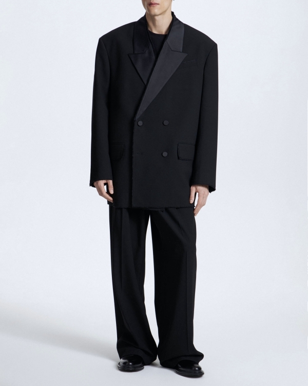 Где купить готовый мужской костюм: лучшие магазины