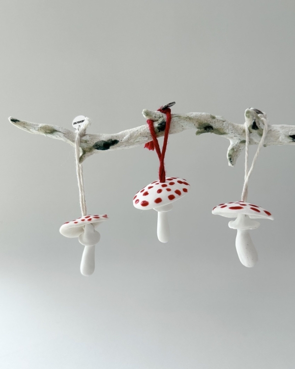 Как украсить елку на Новый год 2025?