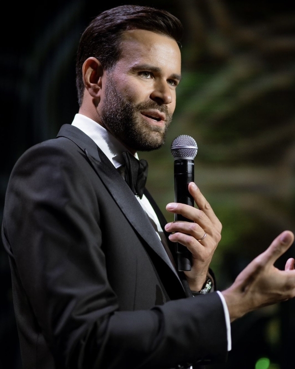 Какого ведущего выбрать на корпоратив 2025? Лучшего!