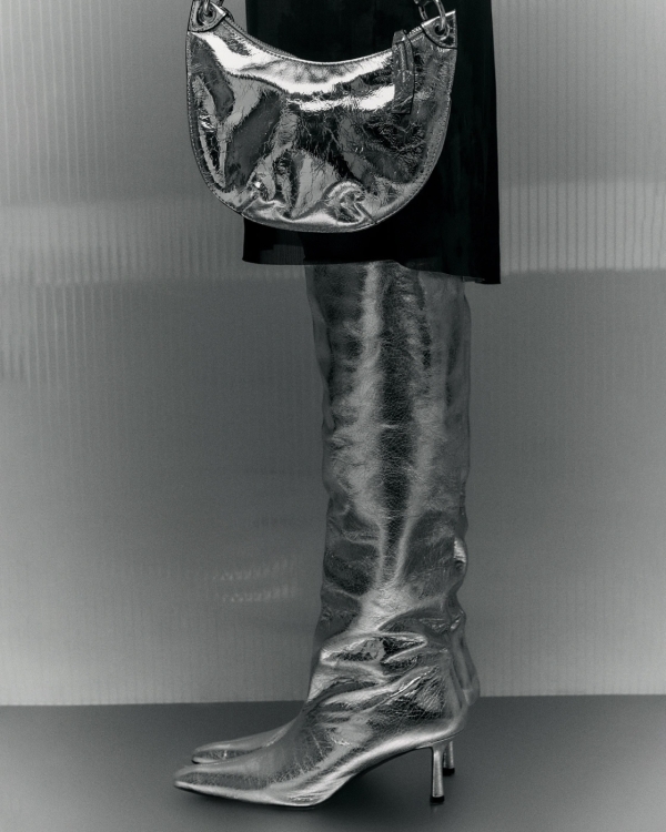 Металлик — хит сезона. Как носить самые