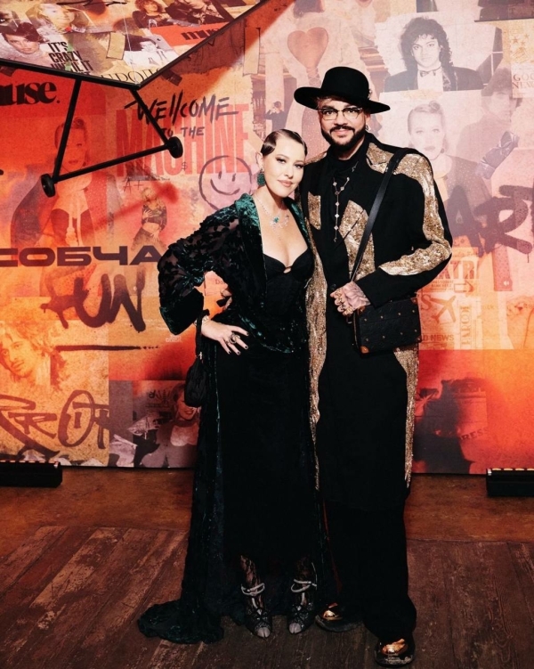 Внутри вечеринки по случаю дня рождения Ксении