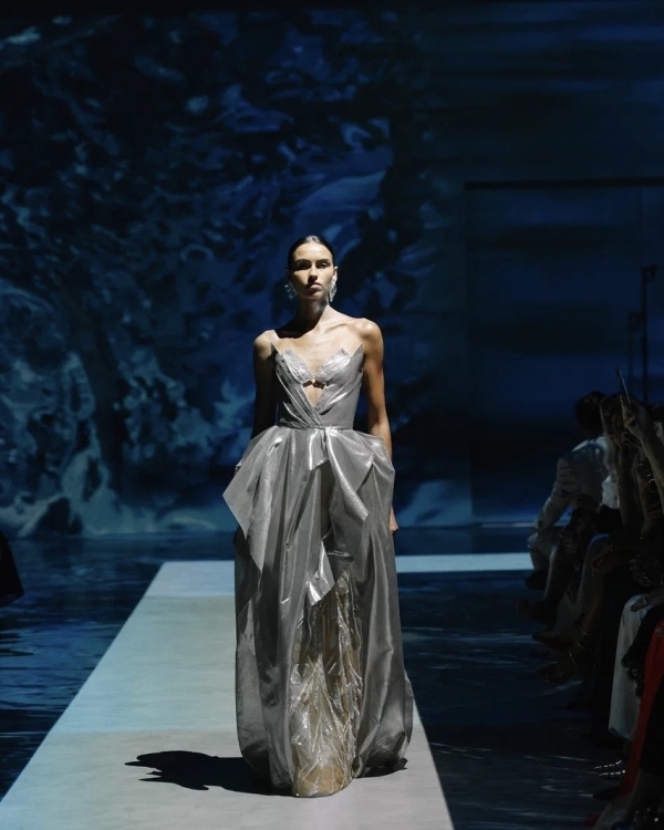 Каким получился первый кутюрный показ Valentin Yudashkin