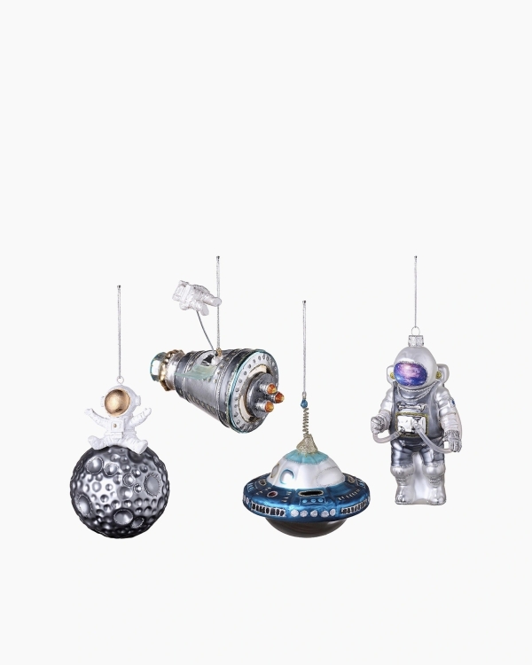 Как украсить елку на Новый год 2025?