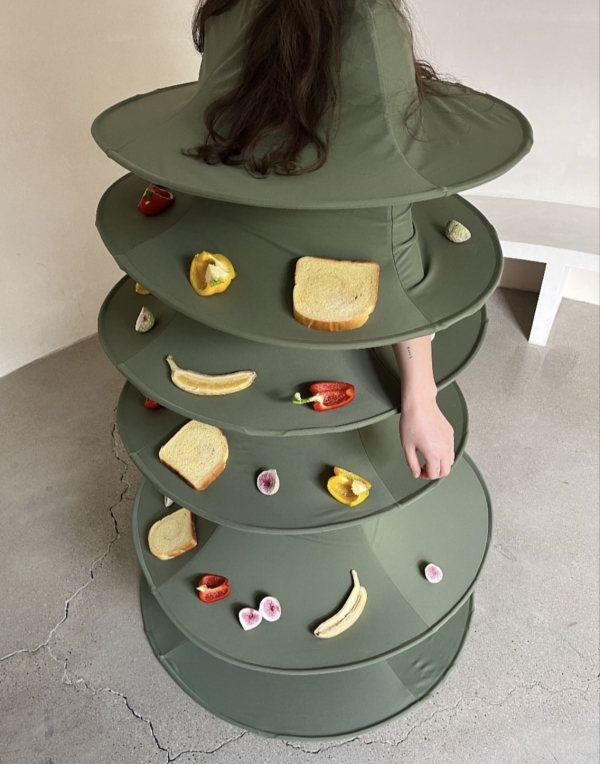 Как украсить елку на Новый год 2025?