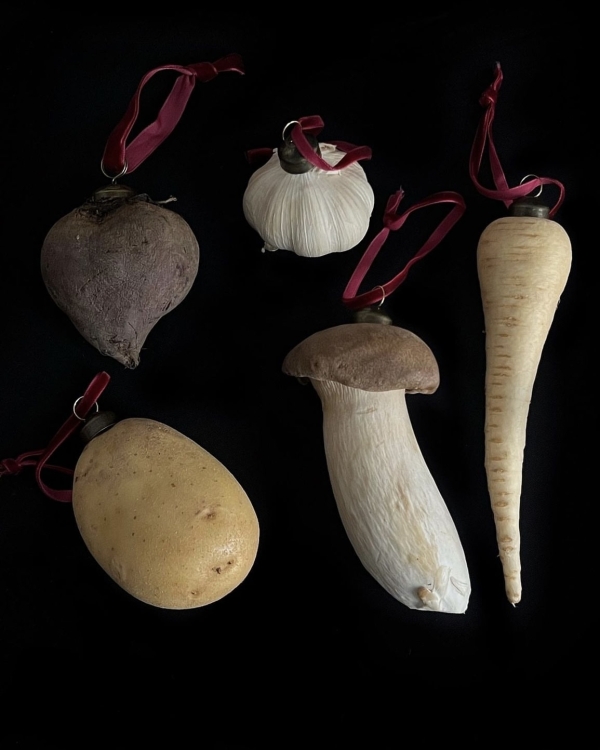 Как украсить елку на Новый год 2025?