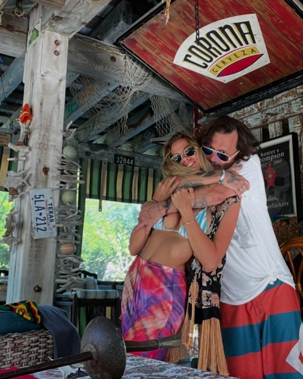 Русская девушка Джонни Деппа сообщила о помолвке