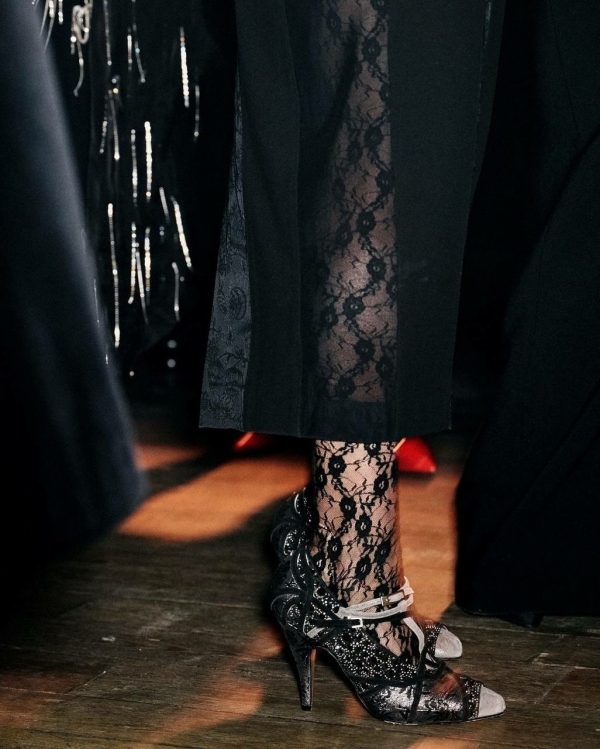 Внутри вечеринки по случаю дня рождения Ксении