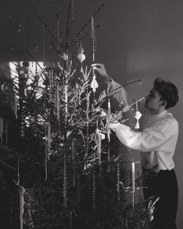 Как украсить елку на Новый год 2025?