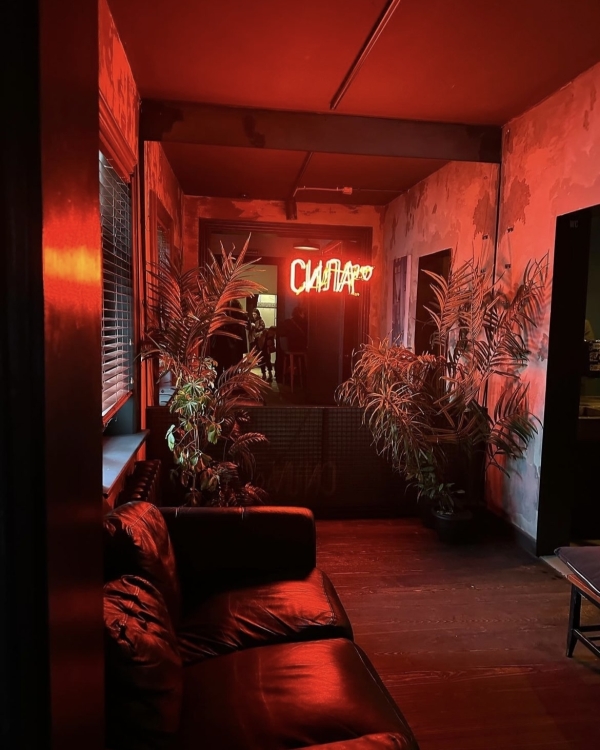 Дом вверх дном в Powerhouse, открытие катка