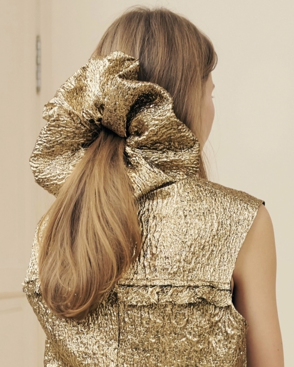 Металлик — хит сезона. Как носить самые