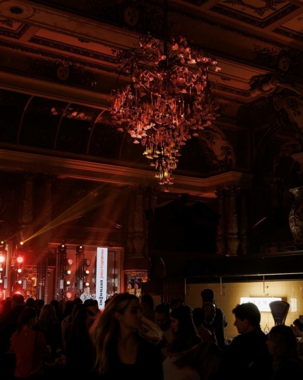 Закрытый гастроном «Елисеевский» открыл свои двери —