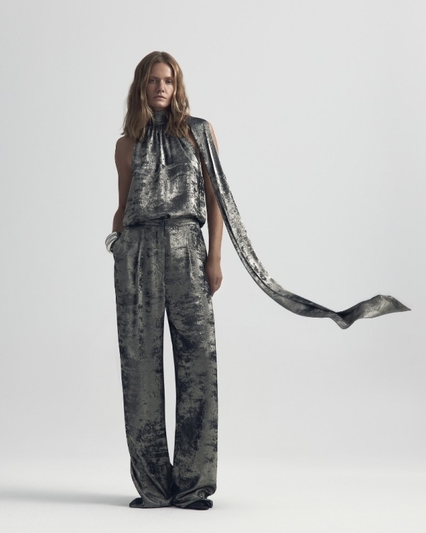 Металлик — хит сезона. Как носить самые