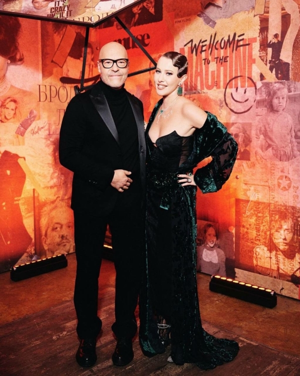 Внутри вечеринки по случаю дня рождения Ксении