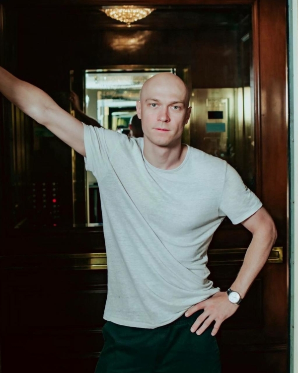 Почему все влюблены в Юру Борисова?