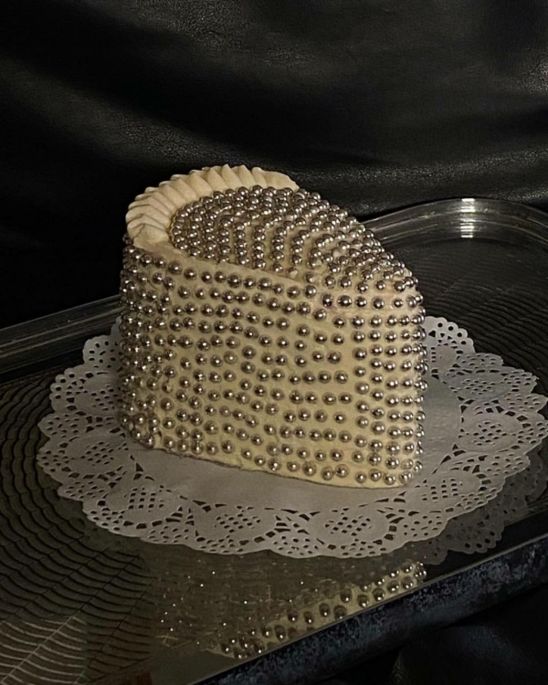 Металлик, объемы и отсутствие тарелок. Тренды зимнего