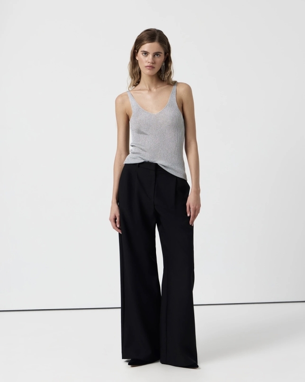 Металлик — хит сезона. Как носить самые